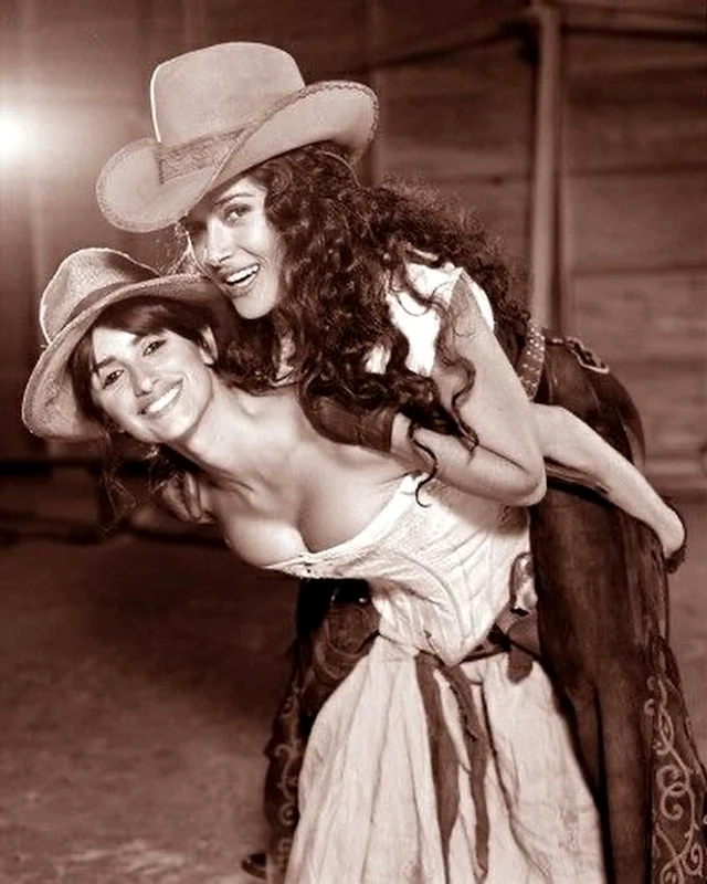 Salma Hayek și Penélope Cruz, Instagram 