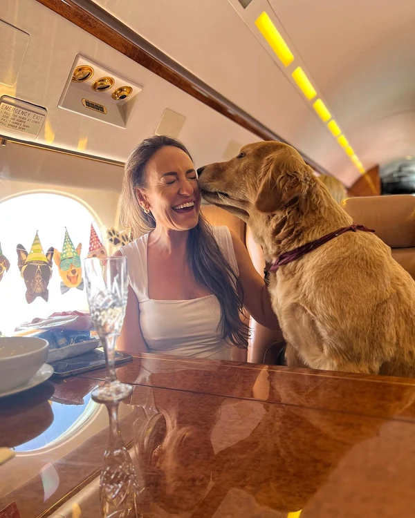 Pasagerii K9 Jets pot călători alături de căței (Foto: Instagram)