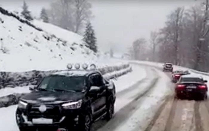 Ninsoarea a afectat luni circulația pe Transalpina. FOTO: DRPD Craiova