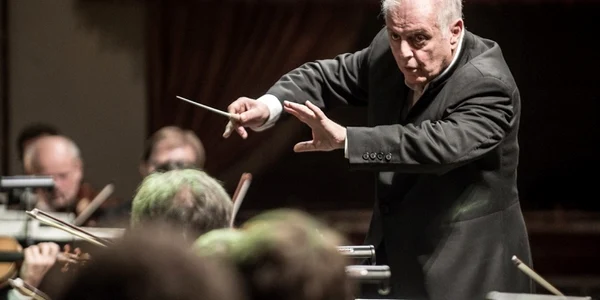Legendarul pianist şi dirijor Daniel Barenboim foto news