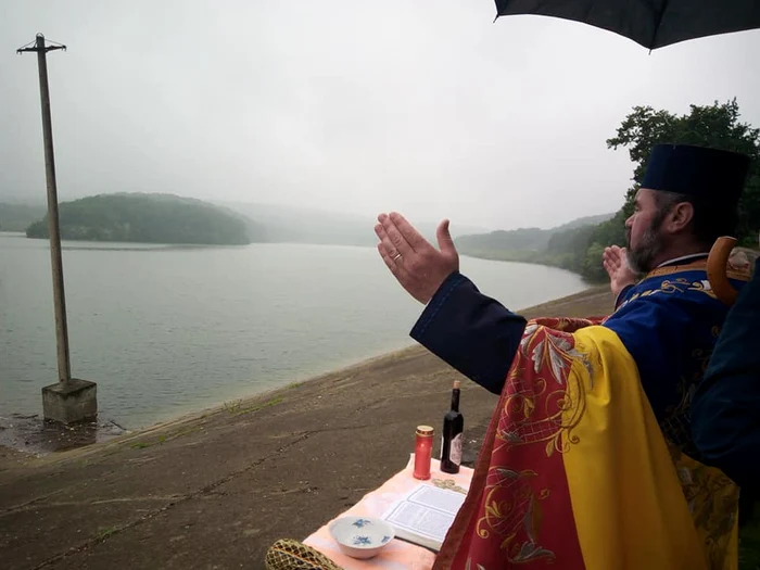 Surorile Ioana (6 ani) și Petruța (7 ani) Foto: ziaruldeiasi.ro