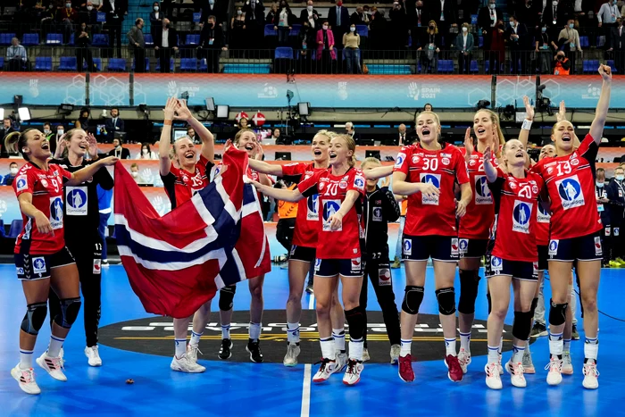Norvegiencele au sărbătorit câștigarea unui nou titlu mondial la handbal / Foto: EPA-EFE