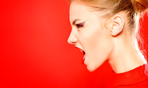 1 femeie furioasa shutterstock 230996917 jpg jpeg