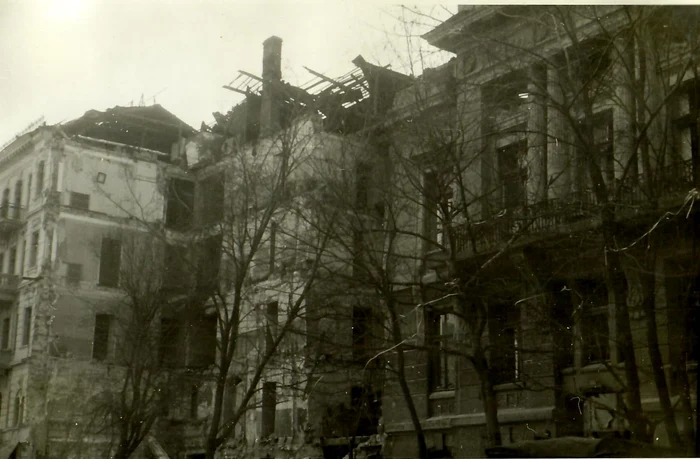 1941, octombrie. Odessa. Sediului Comandamentului Militar Odessa după explozie (© ANR, SANIC, fond Președinția Consiliului de Miniștri - Cabinet Militar, dosarul 365/1942, fila 19 bis)