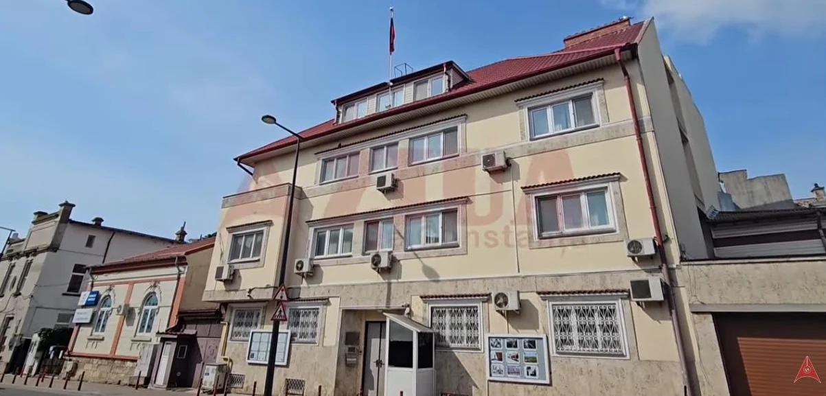 Consulul rus de la Constanța a părăsit România, dar a lăsat în urmă steagul Rusiei, să fluture pe clădire