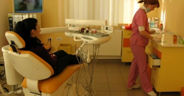 Bacău: Dentiştii nu mai fac faţă solicitărilor