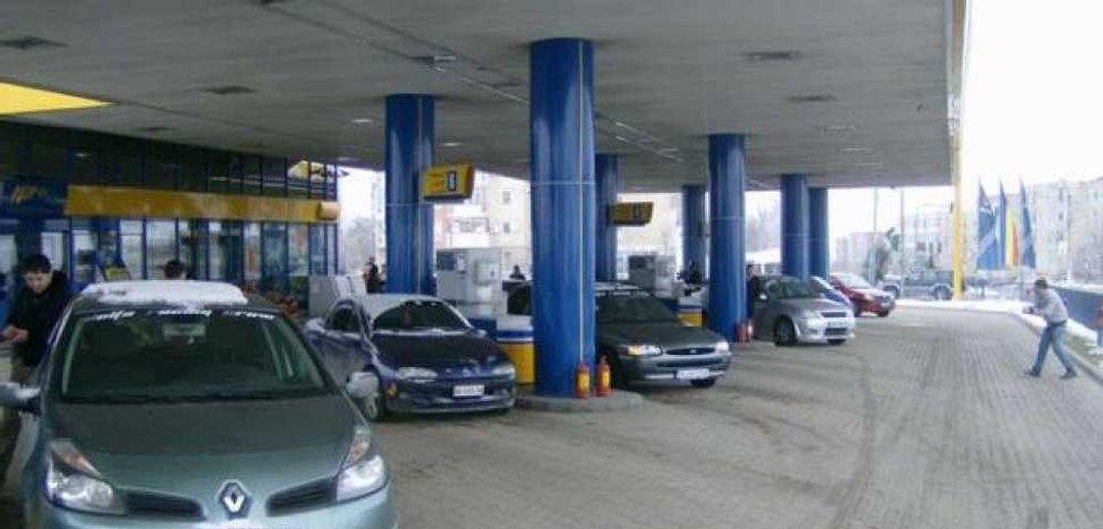 Controale ANPC în benzinării: Două mari rețele au fost amendate. Un restaurant a fost închis