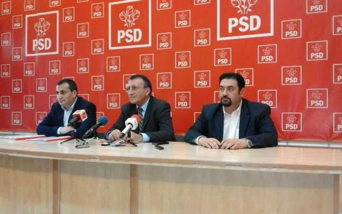 Paul Stănescu (centru) a declarat că liderii din PSD au doar opţiunea Liviu Dragnea FOTO: Alina Mitran