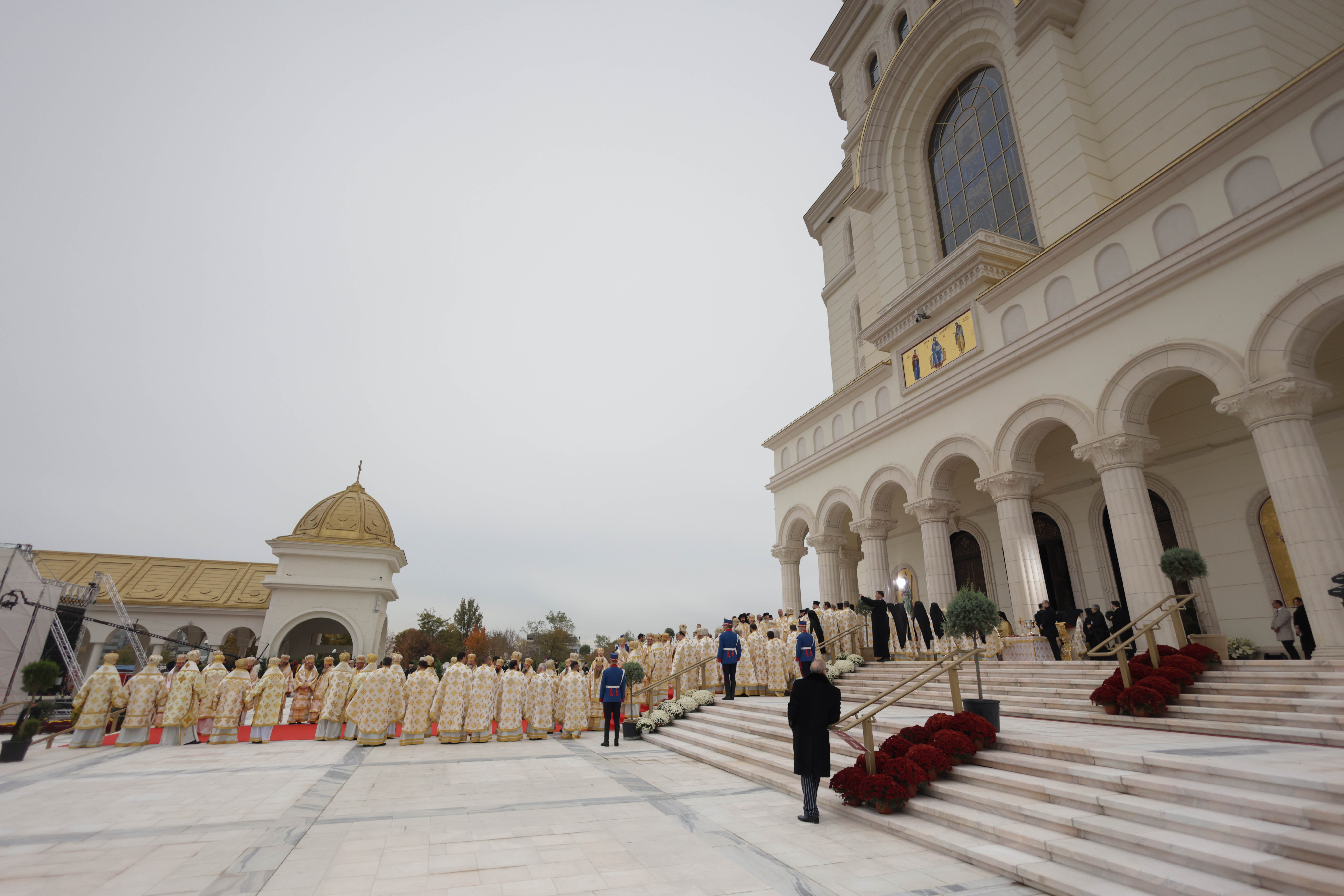 Ceremonia de sfințire a picturii Catedralei Mântuirii Neamului Inquam Photos / George Călin
