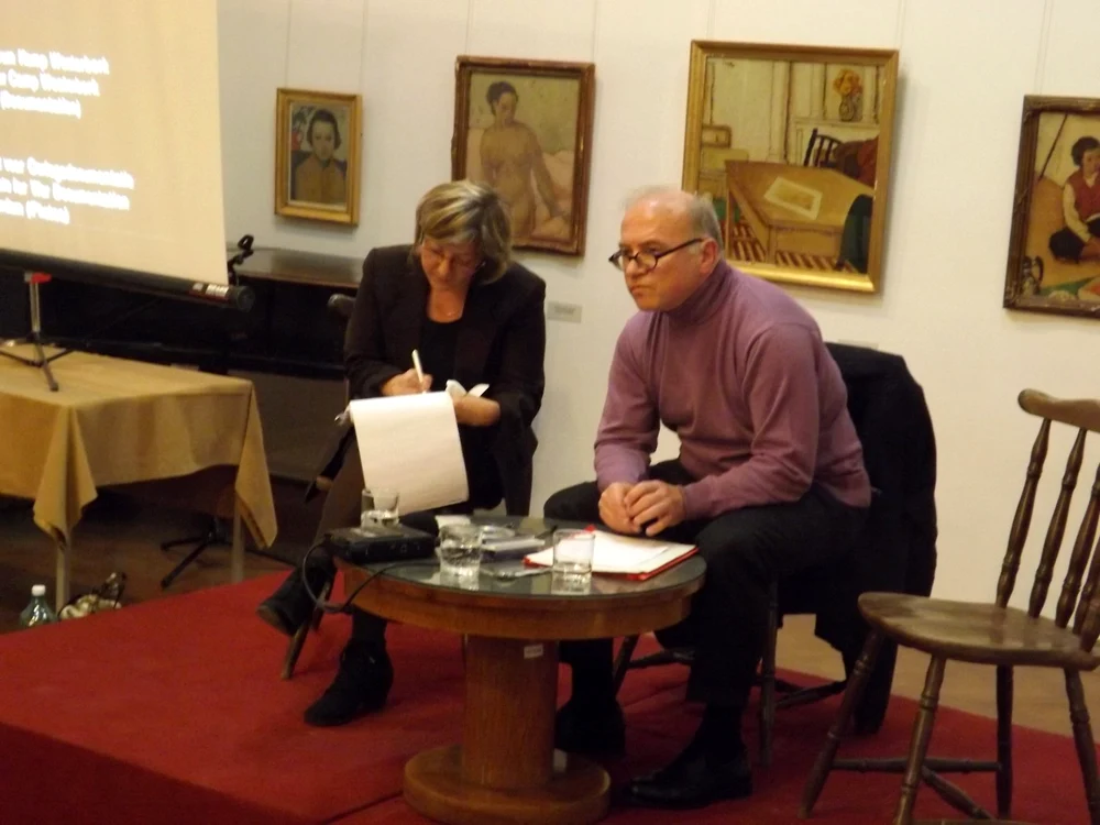 MIchel Regis a vorbit unei audieţe de circa o sută de persoane la Muzeul de Artă. FOTO: R.F.
