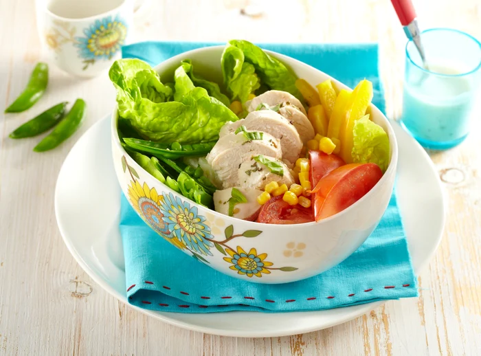 
    Salată cu piept de pui  