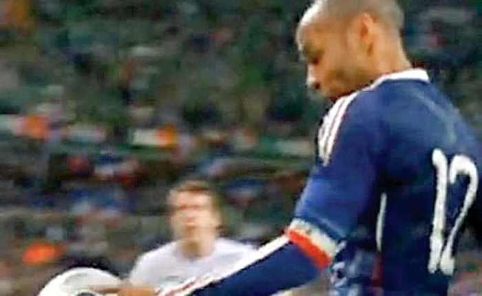 Henry a comis un henţ nesancţionat de arbitru