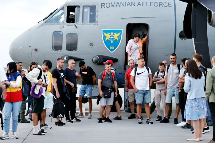 Sosirea cetățenilor români din zona de conflict armat din Orientul Apropiat/FOTO: Gov.ro