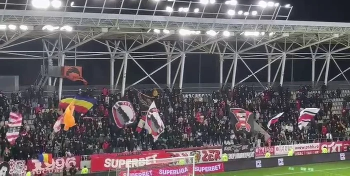 Galeria lui Dinamo a cântat ”Deșteaptă-te, române” la meciul cu Sepsi. Captură TV