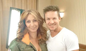 Prezentatorul tv suferă după ce a fost părăsit de Mihaela Rădulescu pentru paraşutistul Felix Baumgartner jpeg