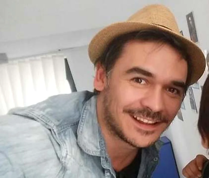 
    Răzvan Simion părea extrem de îndrăgostit de soţia Diana, în urmă cu 3 luni FOTO: Arhiva personală  