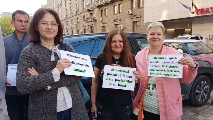 Pacienții protestează joi la Ministerul Sănătății Foto: Facebook APAA