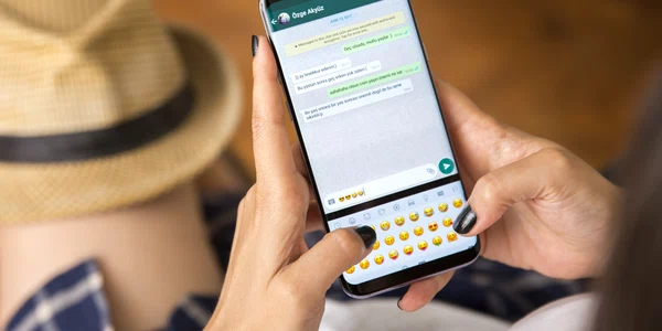 Mesaje WhatsApp FOTO Shutterstock 