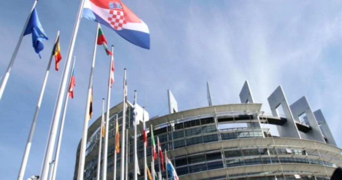 Scrutinul din luna mai 2014 va aduce, pentru prima data, posibilitatea grupurilor politice din Parlamentul European de a-si desemna candidatii la sefia Comisiei Europene