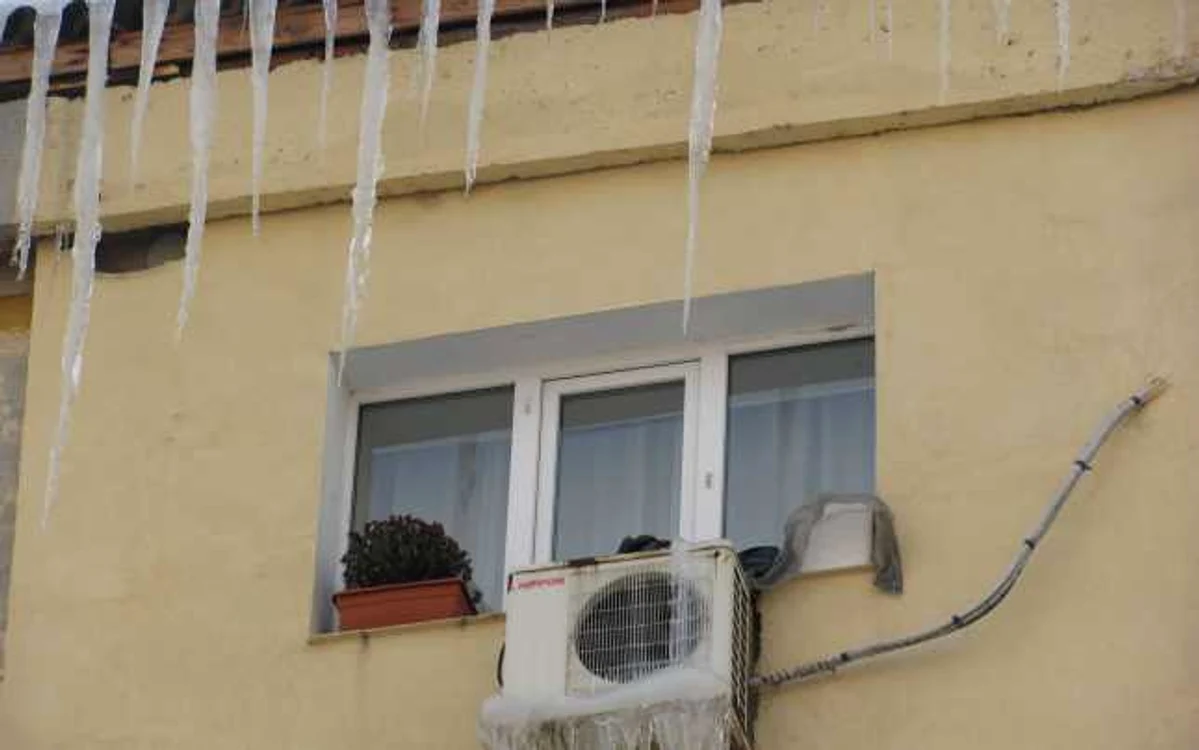 Ţurţurii, pericol public FOTO Adevărul