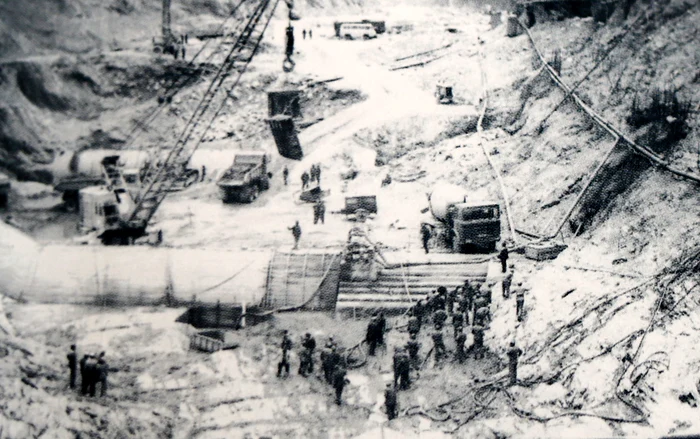 Lucrări la construcția barajului. Foto: Hidroconstrucția.