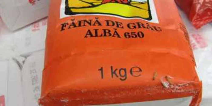 Larvele circulau pe pungile de făină în voia cea bună