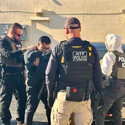 ofiteri de poliitie ICE  Foto ICE png