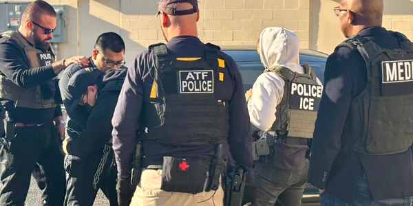 ofiteri de poliitie ICE  Foto ICE png
