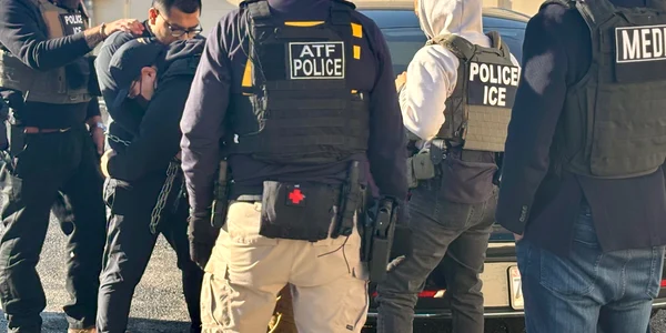 ofiteri de poliitie ICE  Foto ICE png