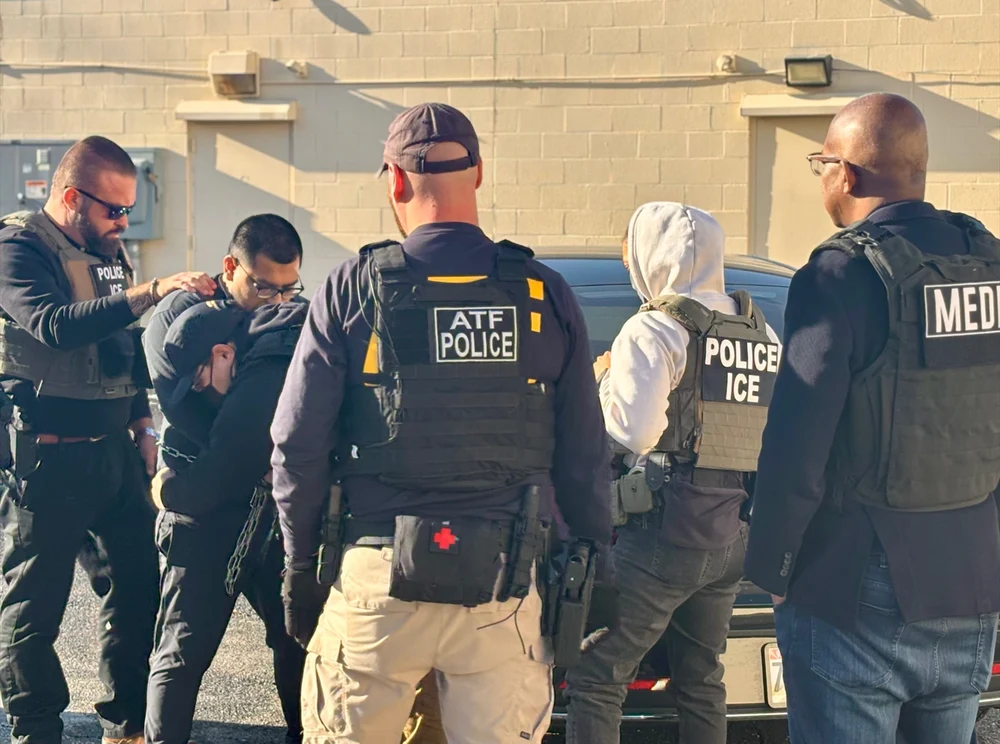 Cel puțin zece români au fost ridicați de ICE în SUA. „Poți fi arestat doar pentru că ai accent”/ „O româncă a fost preluată de pe bicicletă”