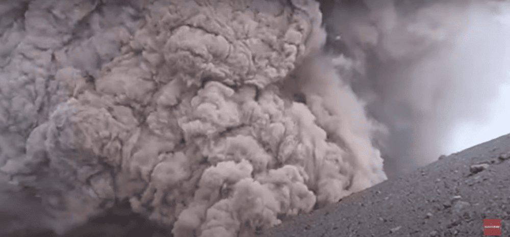Turiști surprinși de erupția unui vulcan în Chile: de frică, ghidul a transmis un mesaj de adio VIDEO