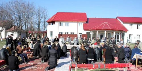 Imagine de la slujba religioasă prilejuită de donaţie FOTO ADJ