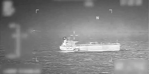 Armata SUA a capturat joi, 15 ianuarie, un nou petrolier vizat de sancţiuni în Marea Caraibilor, Veronica, a șasea navă capturată FOTO: captură video X