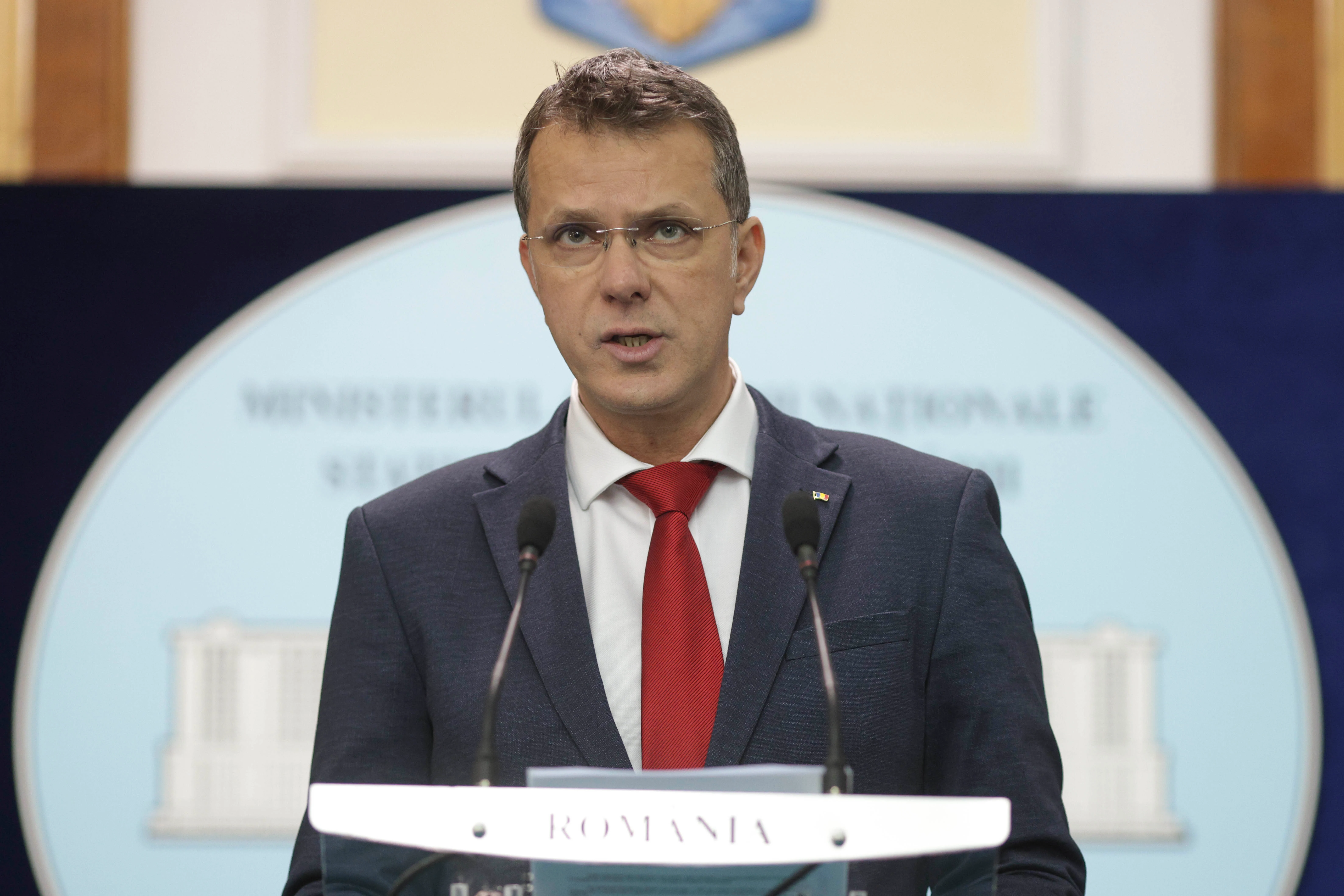 Moșteanu se opune tăierii cu 10% a cheltuielilor salariale din sistemul naţional de apărare. „Suntem cu un război la graniță”