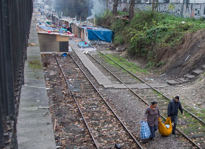Cartierul este amplasat de-a lungul unei căi ferate dezagectate