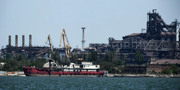 Oras Mariupol Ucraina port oameni strada civili militari 29 30 mai 2021 FOTO Profimedia