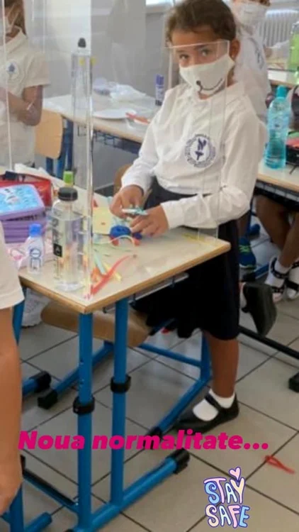 4 copiii elenei basescu la scoala 3 jpg jpeg