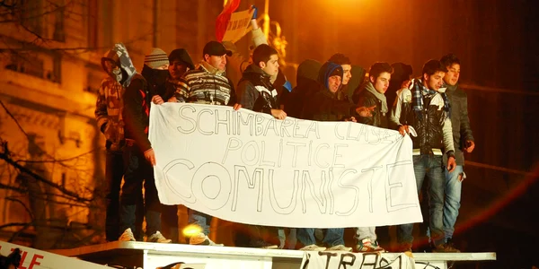 Manifestaţiile de stradă din ianuarie au declanşat o serie de schimbări la nivel politic  p FOTO