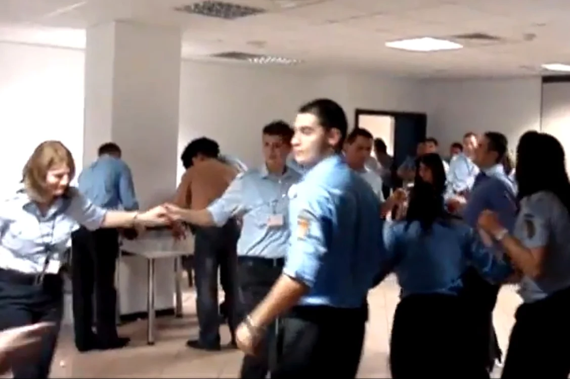 Petrecere la Aeroport, cu trupele speciale ale SRI