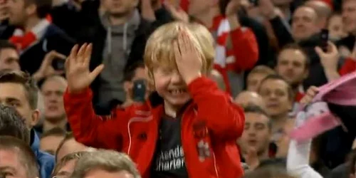 Un mic fan al lui FC Liverpool s-a autoaccidentat!