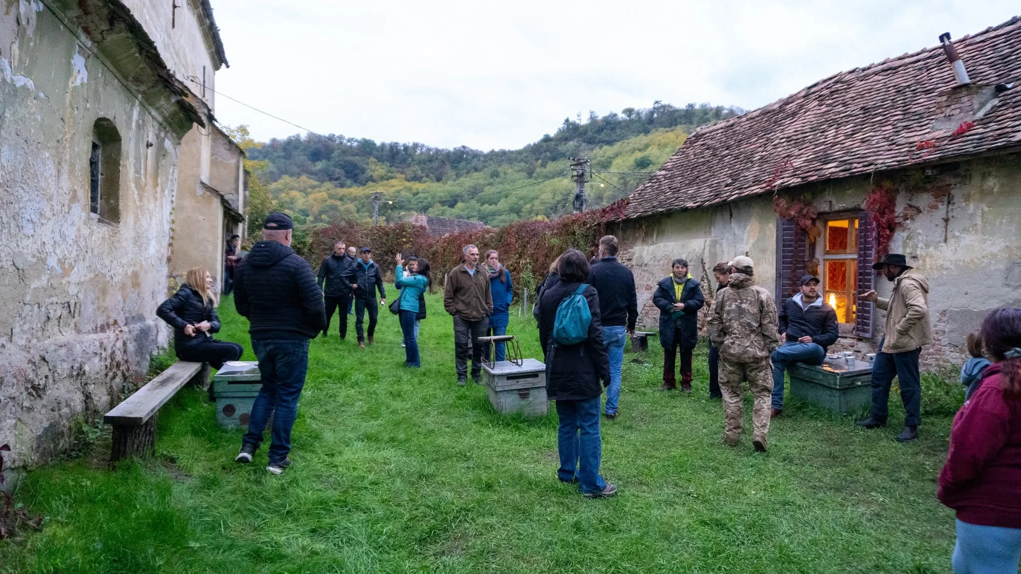 Turiștii străini aleg vacanțe „pe muncă” în România. Cazare și masă gratuite, în schimbul ajutorului în gospodării