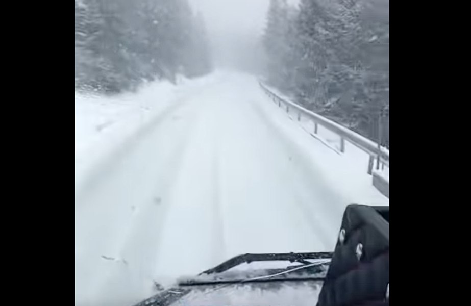 Ninsori în Maramureș și Suceava, unde s-au înregistrat și rafale de 85-110 km/h. „Cineva să-i explice lui Moș Crăciun că i-a expirat contractul”