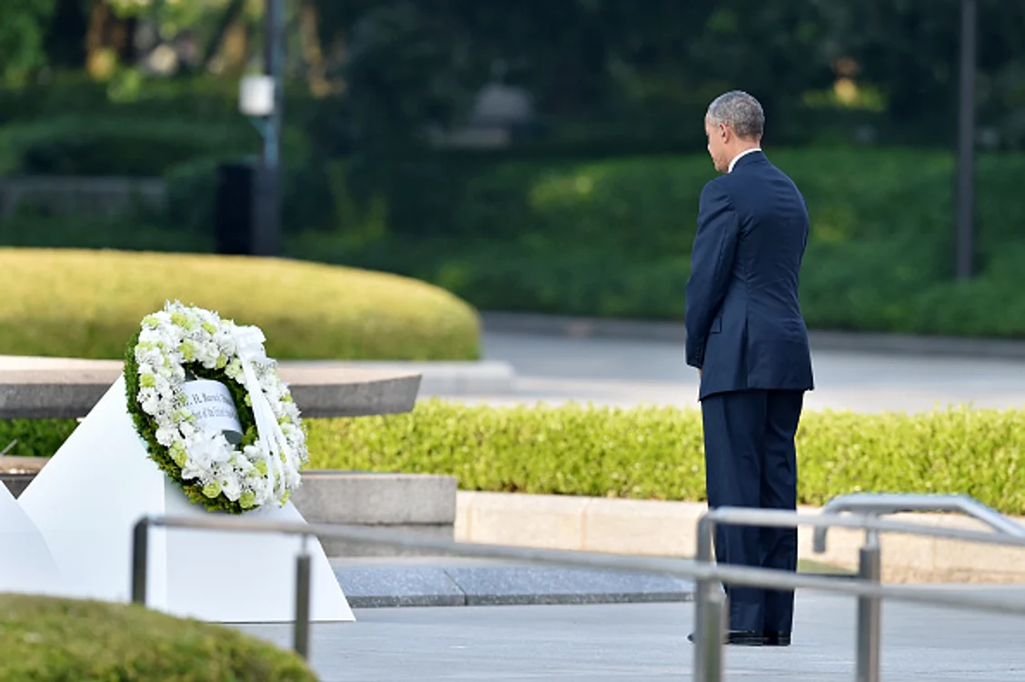 Obama a depus o coroană de flori la Monumentul Păcii