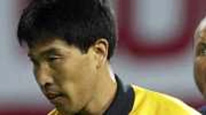 Arbitrul chinez Lu Jun în timpul Cupei Mondiale din 2002