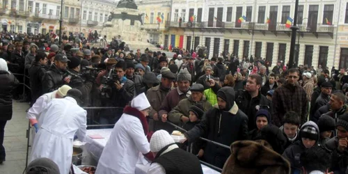 Botoşănenii vor fi cinstiţi cu fasole si vin fiert de Ziua Naţională