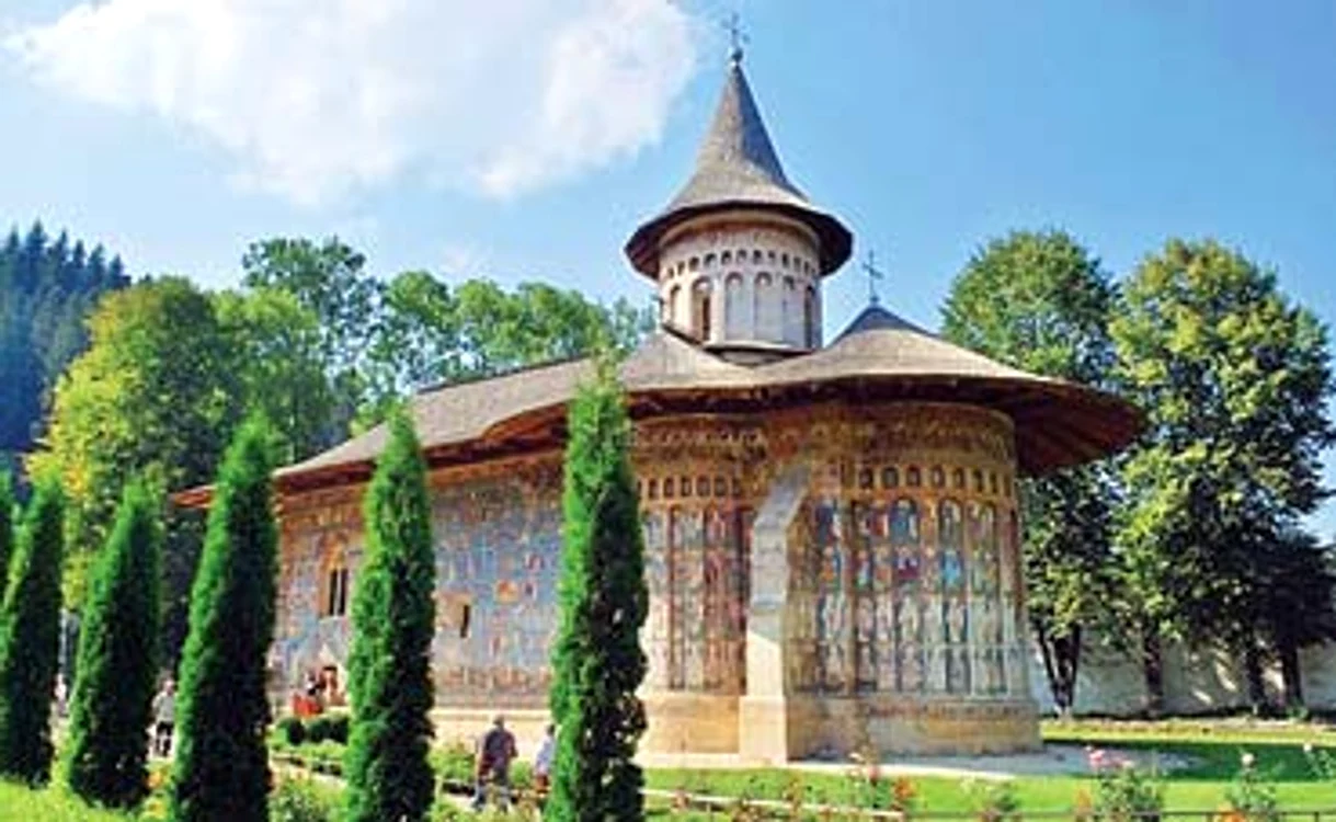 Mănăstirea Voroneţ, vestită pentru nuanţa de albastru, e recunoscută în întreaga lumeFoto: Acomo.ro