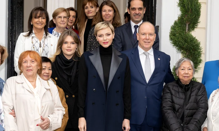 Charlene și Albert de Monaco la sediul Crucii Roșii, Foto Eric Mathon jpg