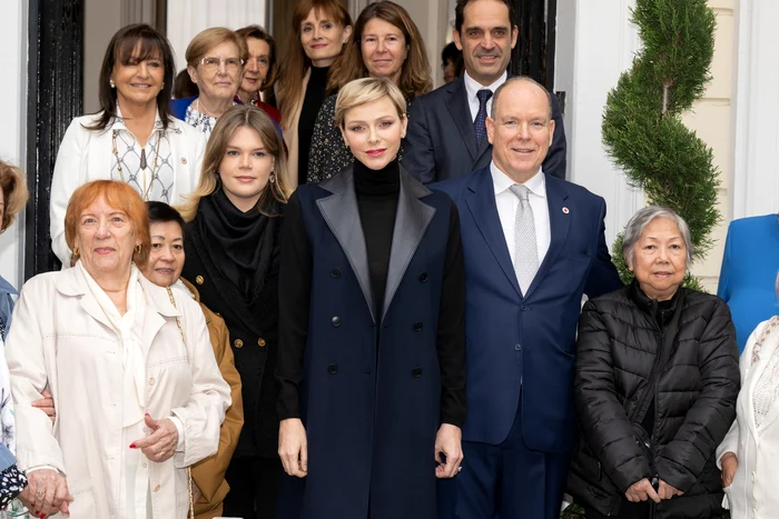 Charlene și Albert de Monaco la sediul Crucii Roșii, Foto Eric Mathon jpg