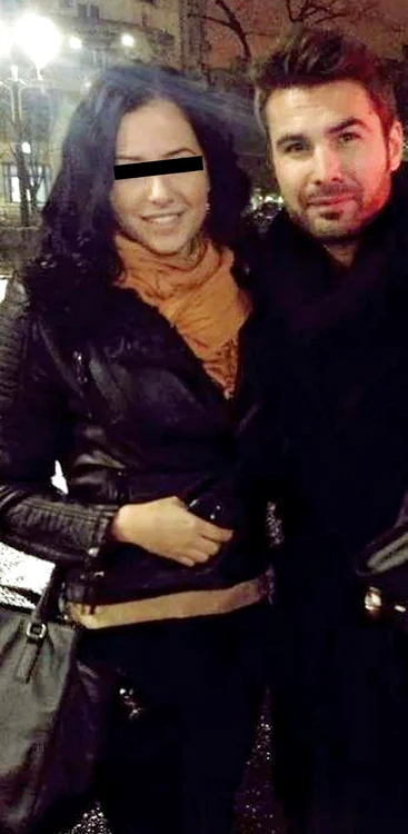 Consuelo şi fetiţele au împodobit deja bradulFoto: Facebook