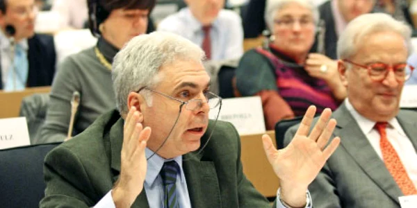 Eurodeputatul Adrian Severin este implicat în scandalul "Mită de la lobbişti"